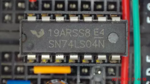 "SN74LS04N - bad logo (possible counterfeit)"